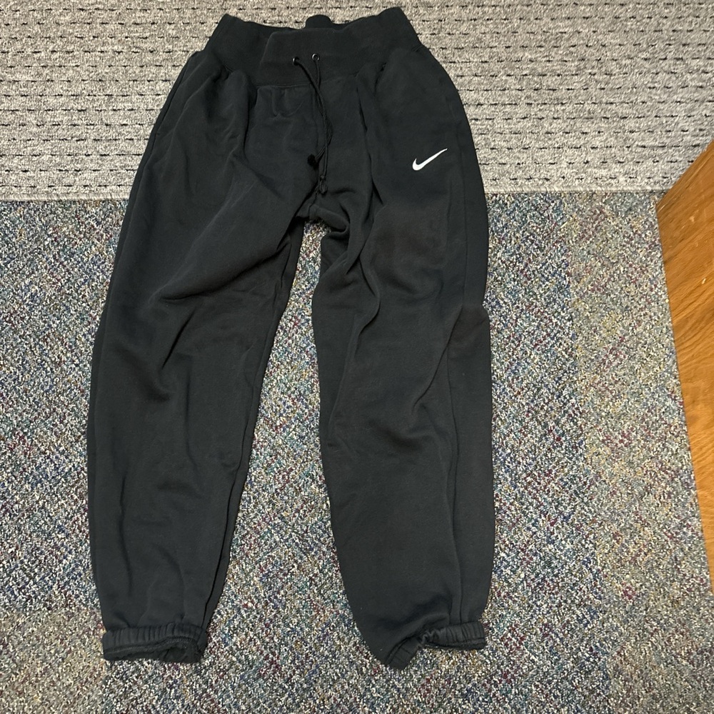 Black Nike sweatpants